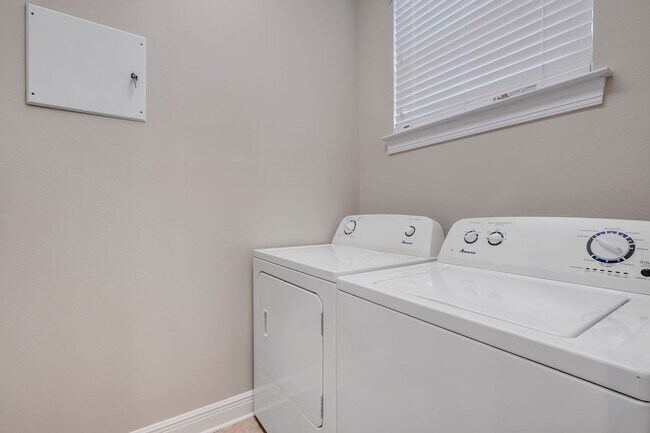 Building Photo - Midtown Tallahassee Home