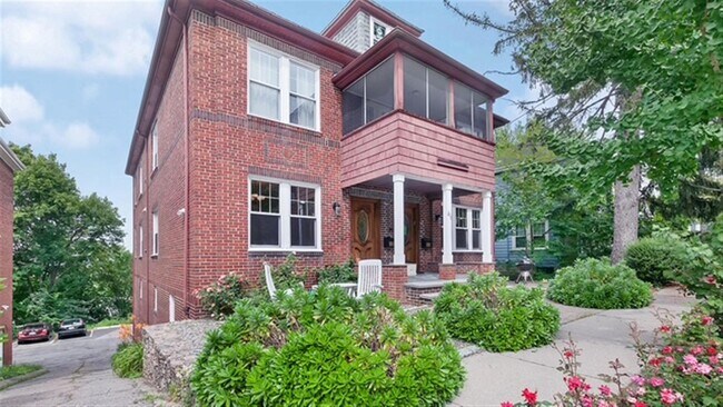 Building Photo - 273 Mason Terrace