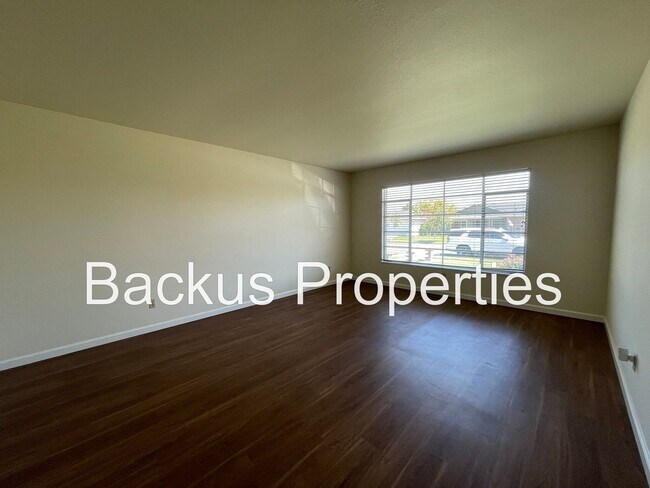 Building Photo - Beautiful four bedroom home in South Salinas