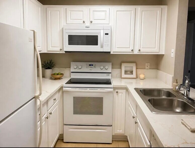 Building Photo - 3550 Lebon Dr