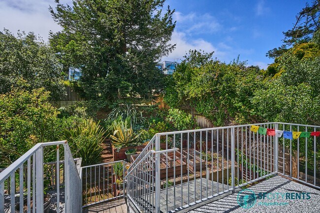 Building Photo - Noe Valley: Remodeled Top Floor Bi-Level Apartment w/ Views & Shared Yard