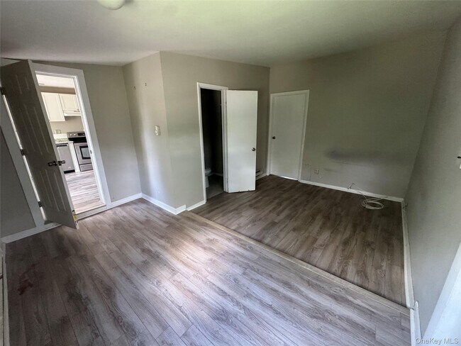 Building Photo - 425 Landing Ave
