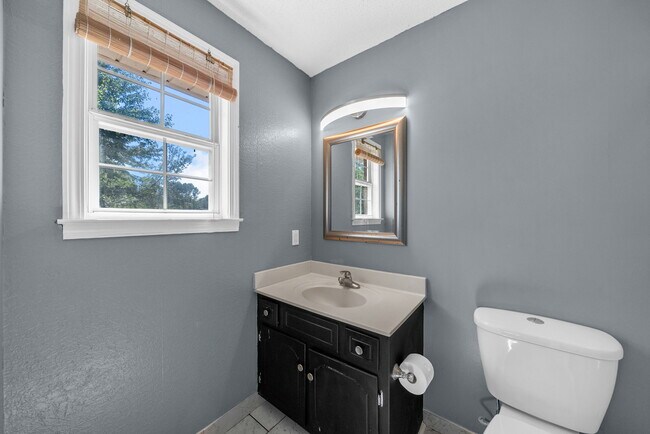Building Photo - 944 Sable Dr
