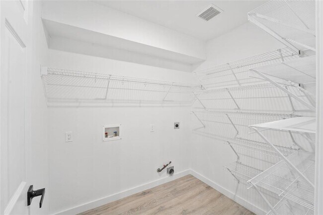 Building Photo - 2537 Vernell Way