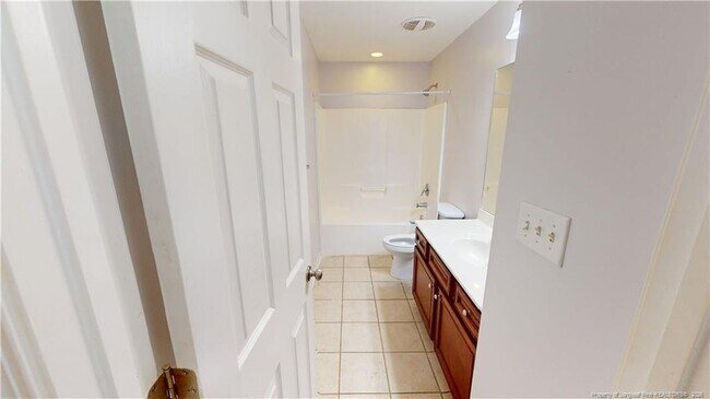 Building Photo - 2104 St Nicholas Dr