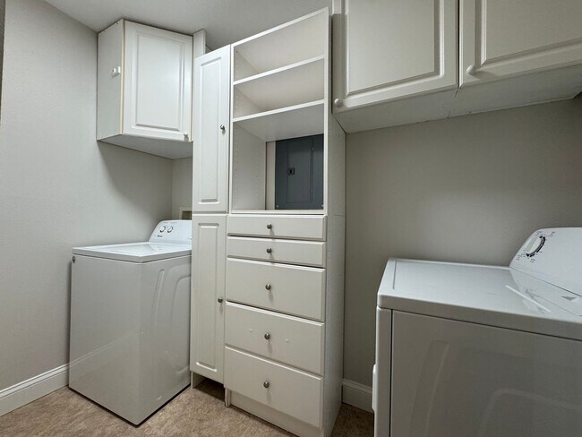 Building Photo - Oviedo 2/2 Condo with Tile & LVP Flooring, Updated Baths, New Paint & Appliances!