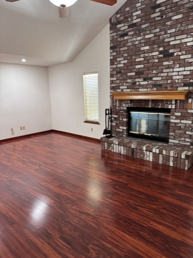 Building Photo - 2119 St Anton Dr