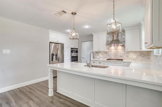 Building Photo - "Darling 3-Bedroom, 2.5-Bath Home with Elegant Upgrades!"