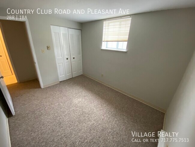 Building Photo - 617 Country Club Rd