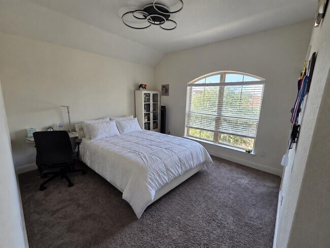 Building Photo - 1408 Saddlespur Ln