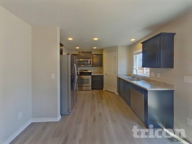 Building Photo - 10865 Aliso Dr