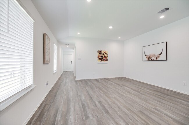 Building Photo - 5706 Simcrest Grove Dr