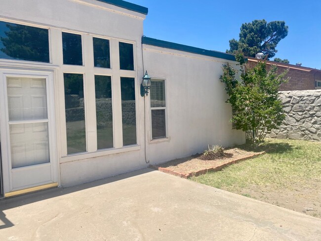 Building Photo - 1812 Pomona Dr