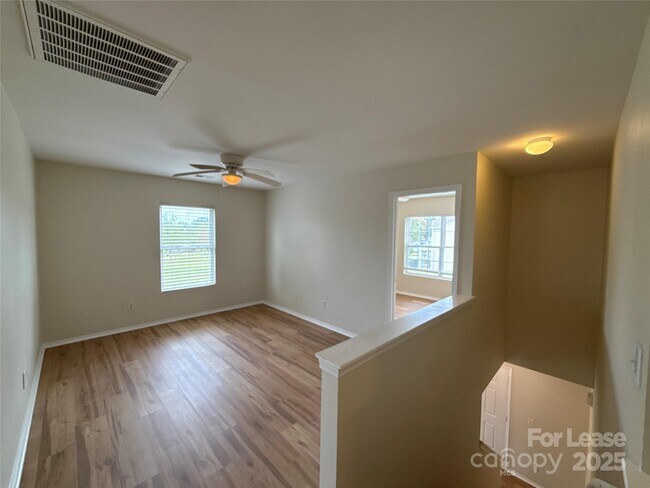 Building Photo - 9402 Darwick St