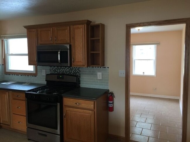 Building Photo - 3 bedroom, 1 full bath fully remodeled Ranch home in Parchment Schools