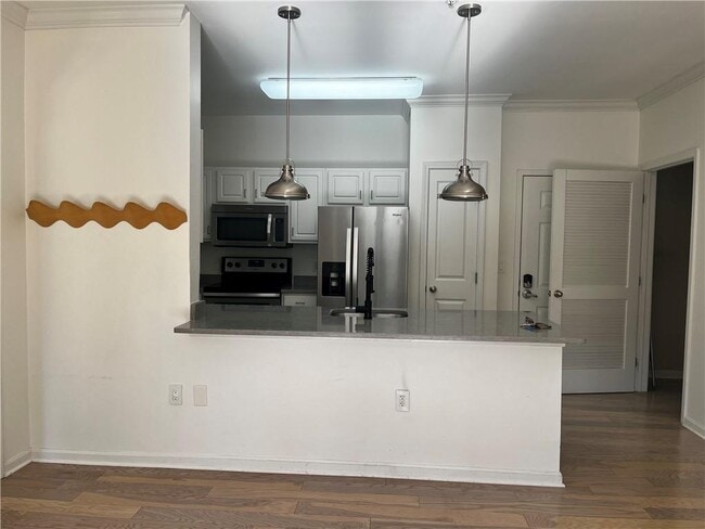 Building Photo - 1000 Providence Pl