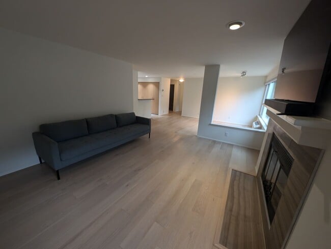 Building Photo - Capitol Hill Condo Available in June - Two Bedroom, High Floor Unit w/ A/C