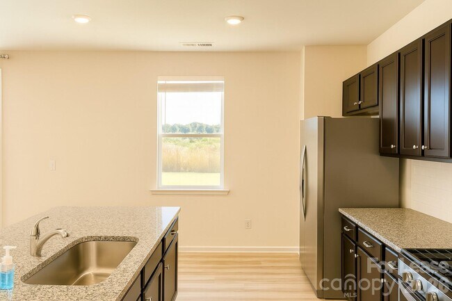 Building Photo - 6010 Walkers Run Dr