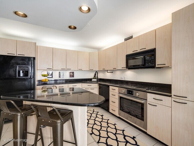 Building Photo - 2020 N Lincoln Park W