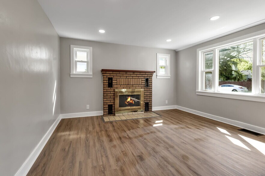 Living room - 56 Garfield St