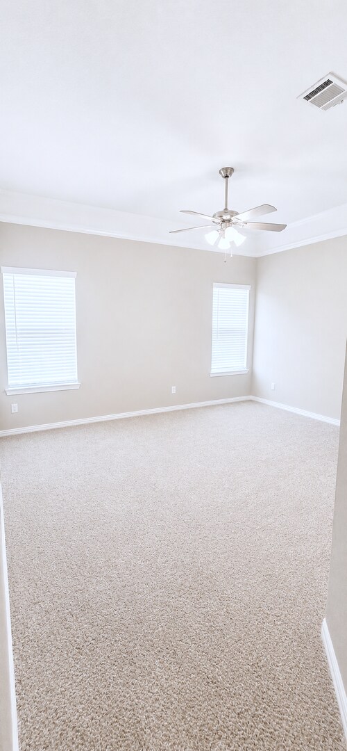 Building Photo - 14143 Medina Dr