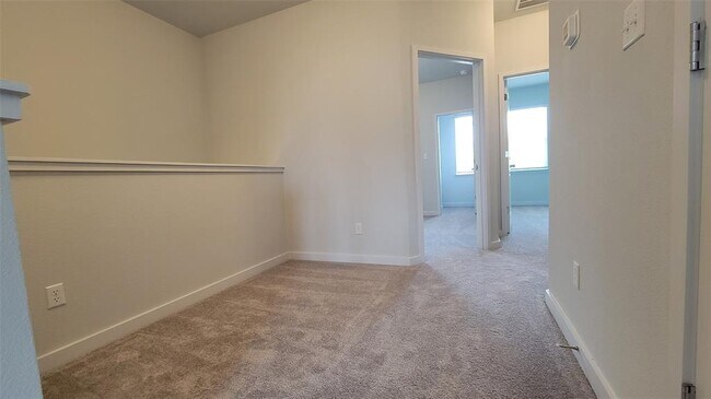 Building Photo - 605 W South St