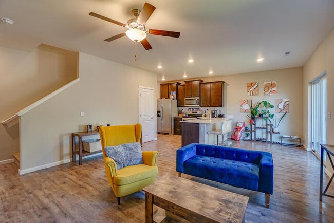 Building Photo - NEWER THREE BEDROOM IN ORCHARDS
