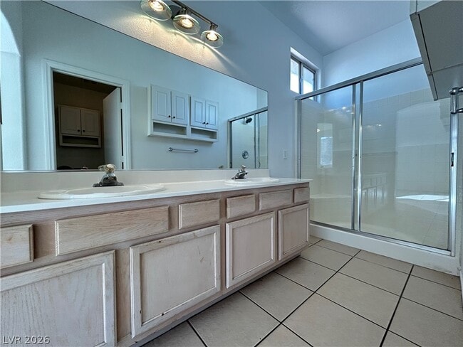 Building Photo - 2685 Park Creek Ln