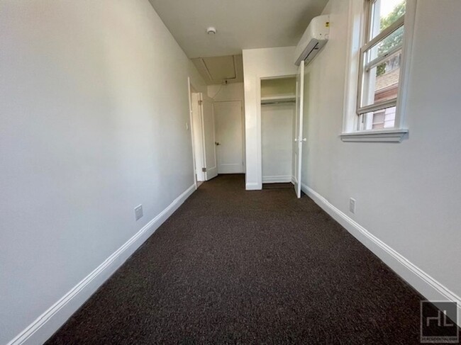 Building Photo - Newly Renovated, Beautiful 4 Bedroom Apt i...