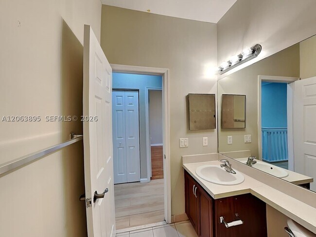Building Photo - 4944 Cypress Ln