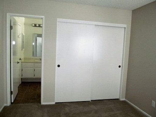 Building Photo - Spacious home/townhome in wonderful neighb...
