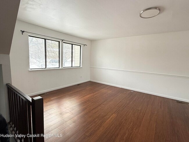 Building Photo - 259 Village Ct