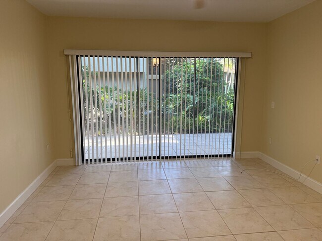 Building Photo - Lake Arrowhead 2 bedroom / 2 bath Condo