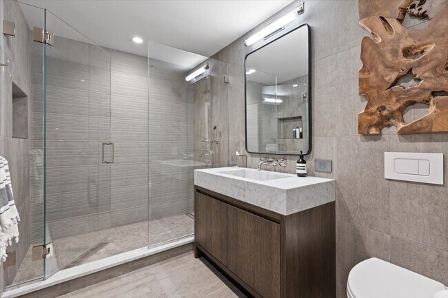 Building Photo - 850 W Adams St