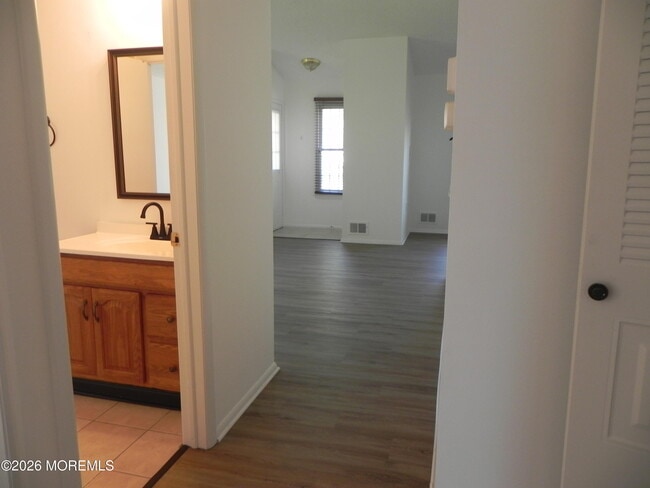 Building Photo - 138 Aster Ct