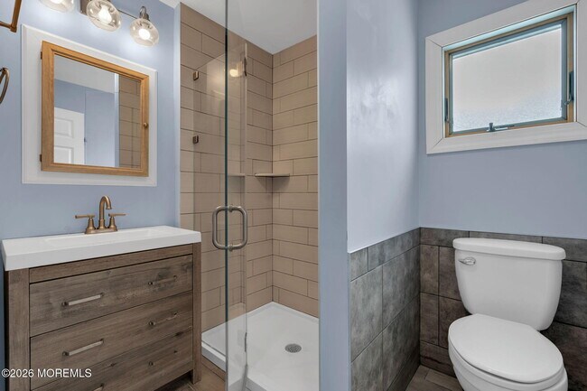 Building Photo - 1208 Pine Tree Way