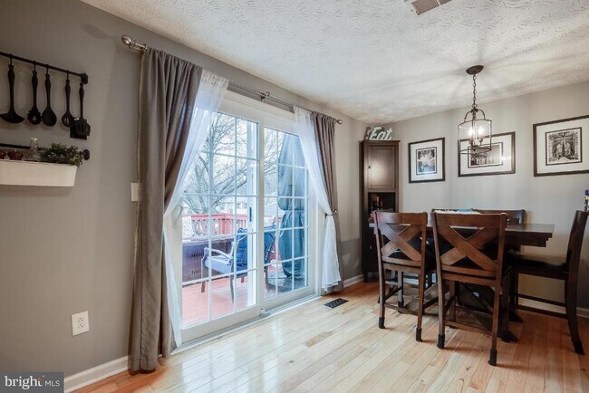 Building Photo - 8280 Wold Den Ct