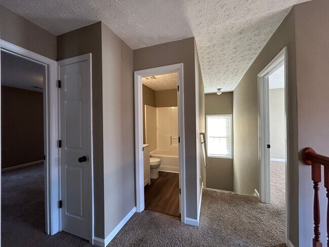 Building Photo - 1536 Ravens Run - Recently Renovated! Bran...