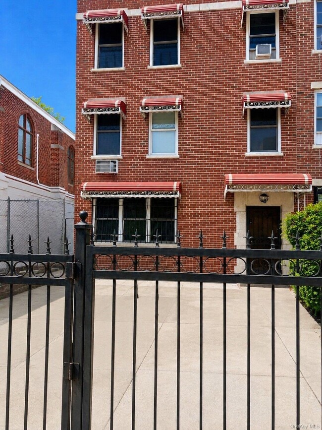Building Photo - 866 Fairmount Pl