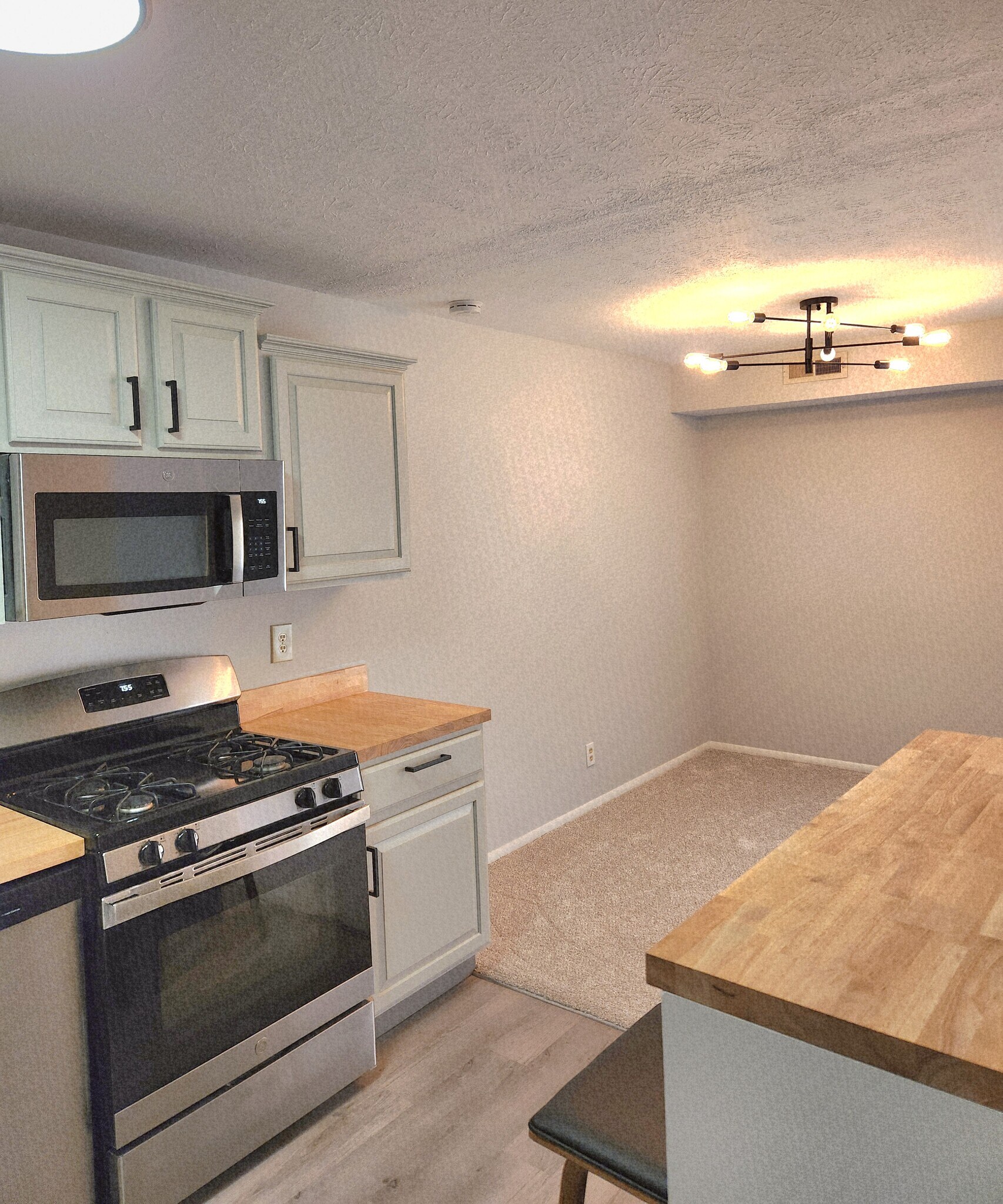 Building Photo - 3675 Clague Rd