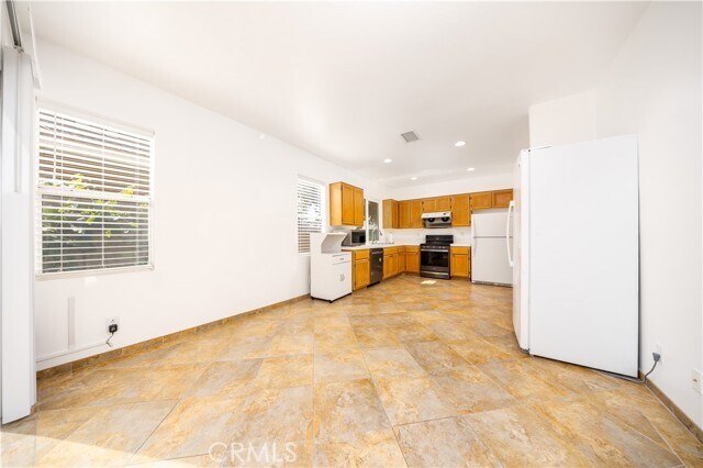 Building Photo - 2737 Cll Luna