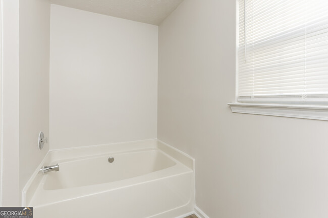 Building Photo - 5533 Rock Shoals Way