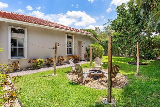 Building Photo - 4675 Manderly Dr