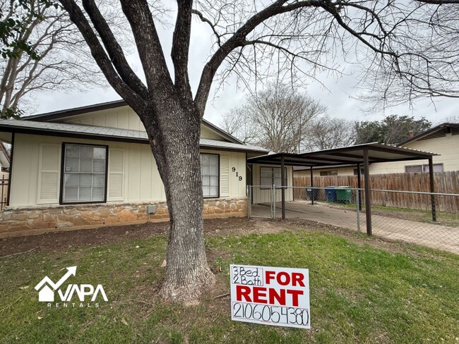 Primary Photo - 919 Green Park St
