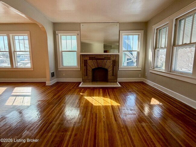 Building Photo - 729 S 39th St