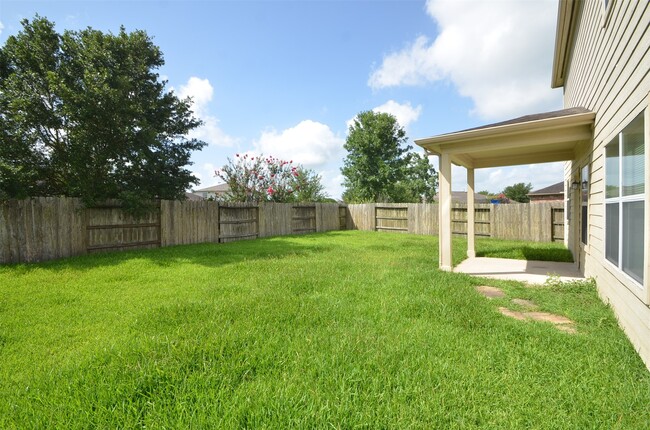 Building Photo - 915 Butterfly Ln