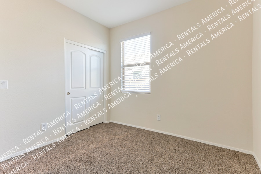 Building Photo - 1243 E Eric Pl