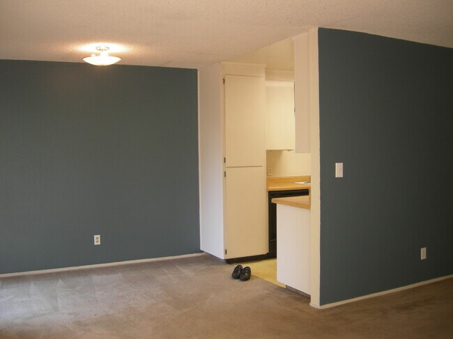 Building Photo - 310 Tradewinds Dr