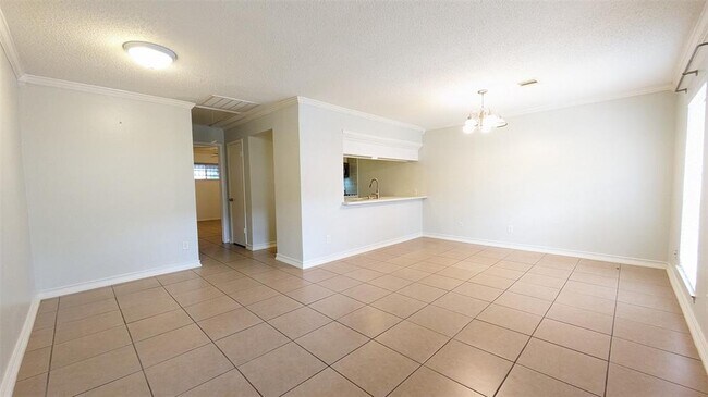 Building Photo - 44 W Tri Oaks Ln