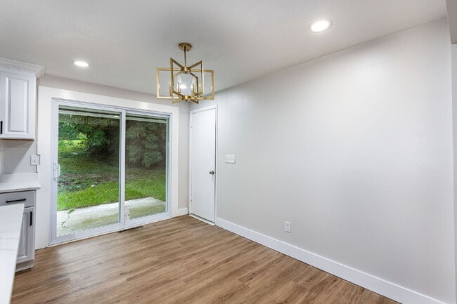 Building Photo - 722 Castro Ln